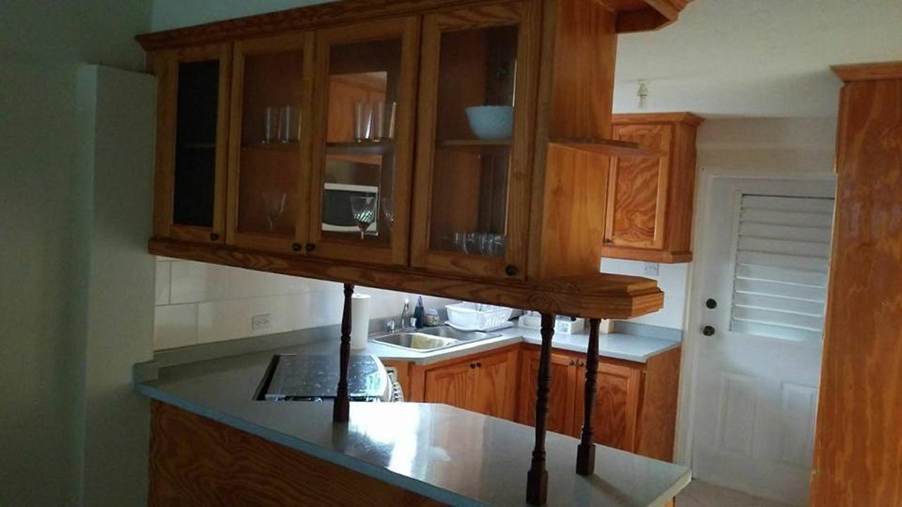 Breezy Apts Сейнт Филип Екстериор снимка